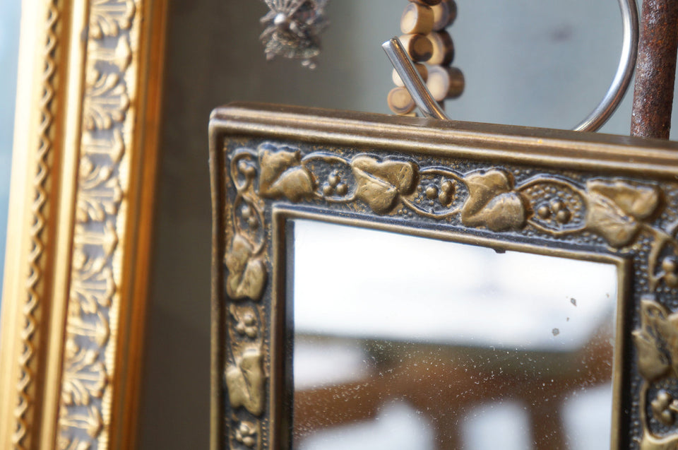 UK Vintage Brass Wall Mirror Candle Holder/イギリスヴィンテージ ウォールミラー キャンドルホルダー 真鍮 レリーフ インテリア