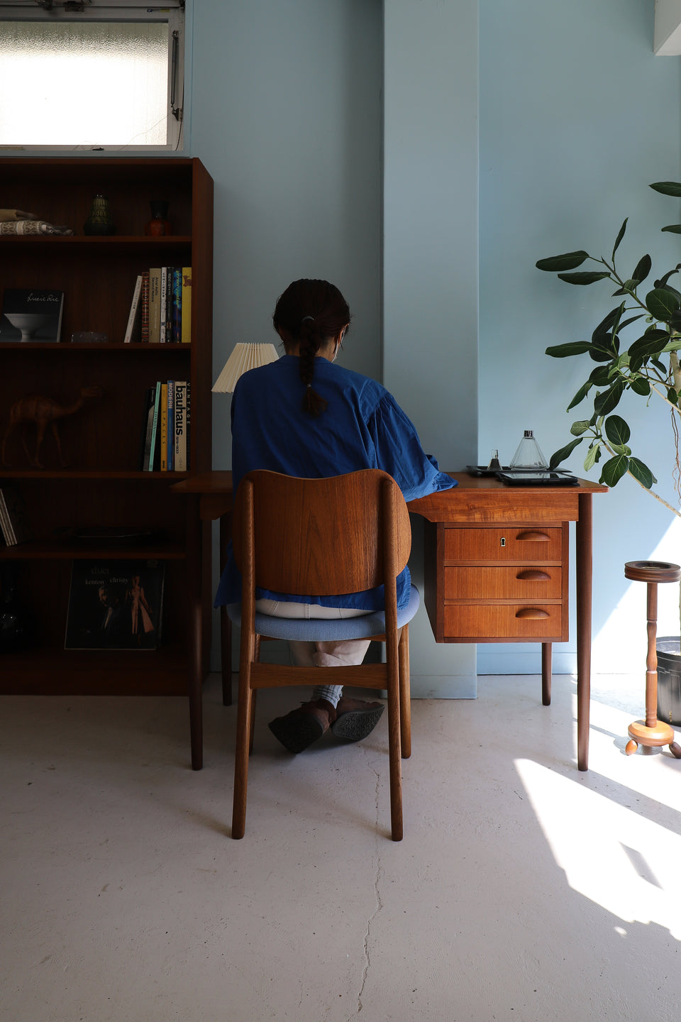 Danish Vintage Single Pedestal Desk/デンマークヴィンテージ デスク 片袖 机 チーク材 北欧家具
