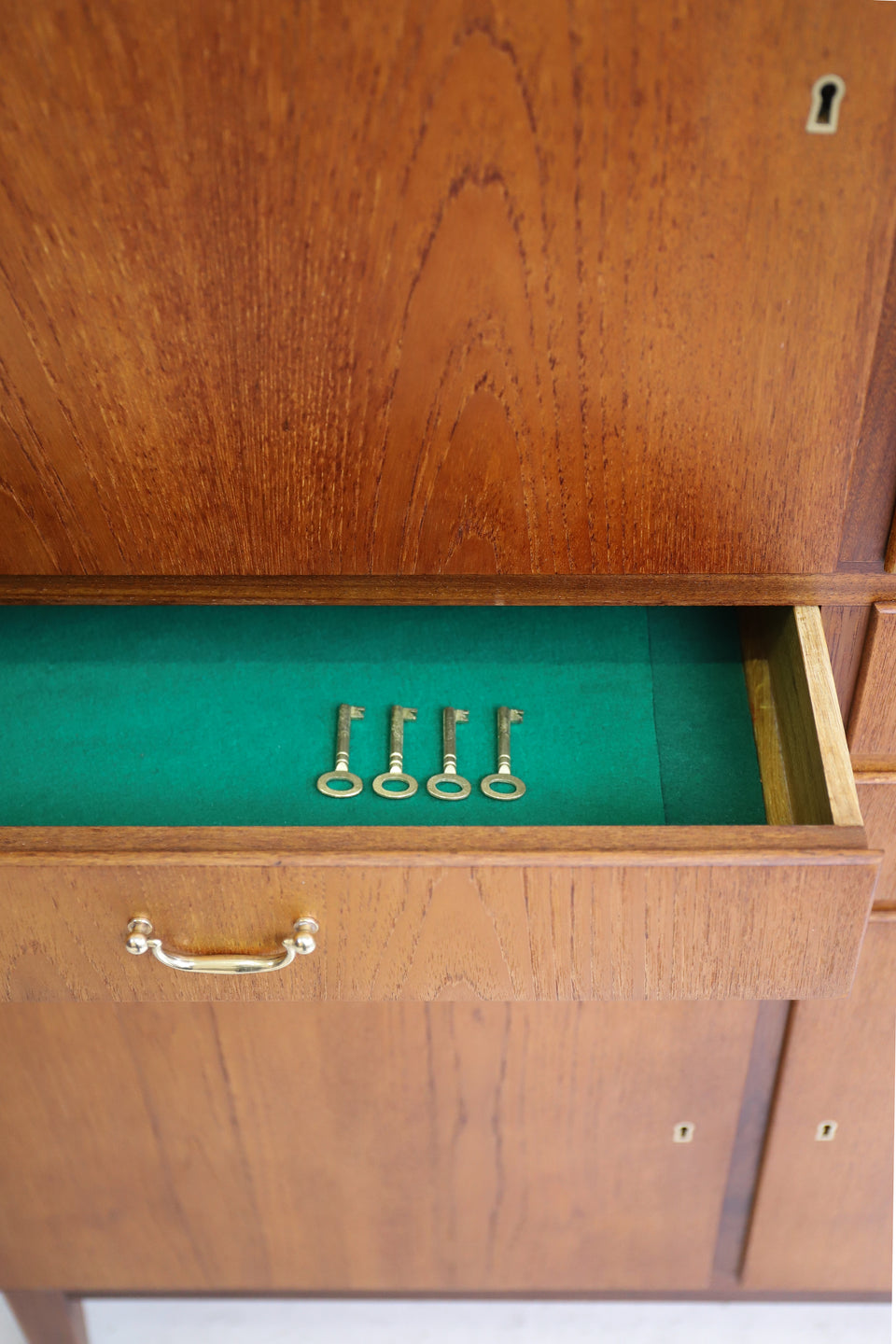 Danish Vintage High Cabinet/デンマークヴィンテージ ハイキャビネット 収納 ミッドセンチュリーモダン 北欧家具