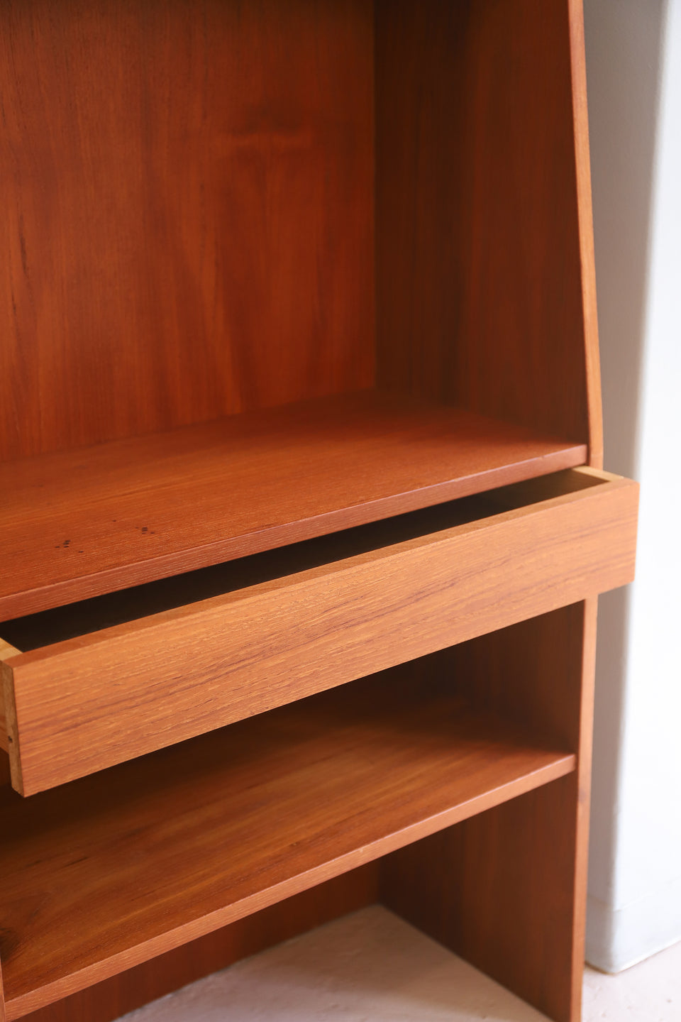 Danish Vintage Teakwood Slim Bookcase Dresser/デンマークヴィンテージ ブックケース 本棚 ドレッサー ミラー チーク材 収納 北欧家具