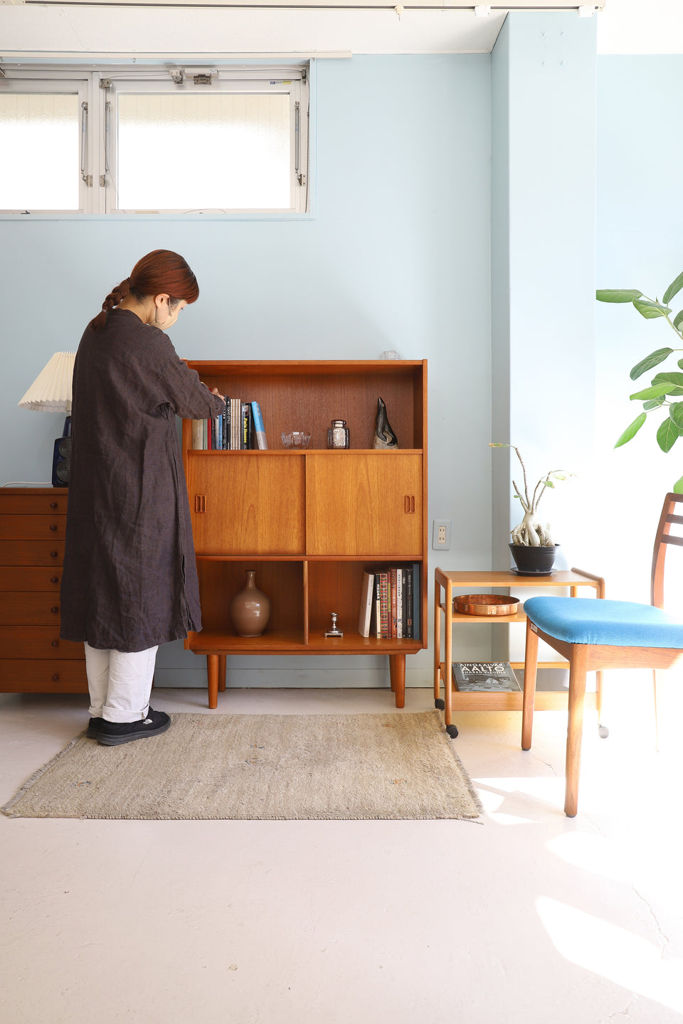 Danish Vintage Bookcase Shelf with Sliding Doors/デンマークヴィンテージ ブックケース 本棚 チーク材 収納 北欧家具