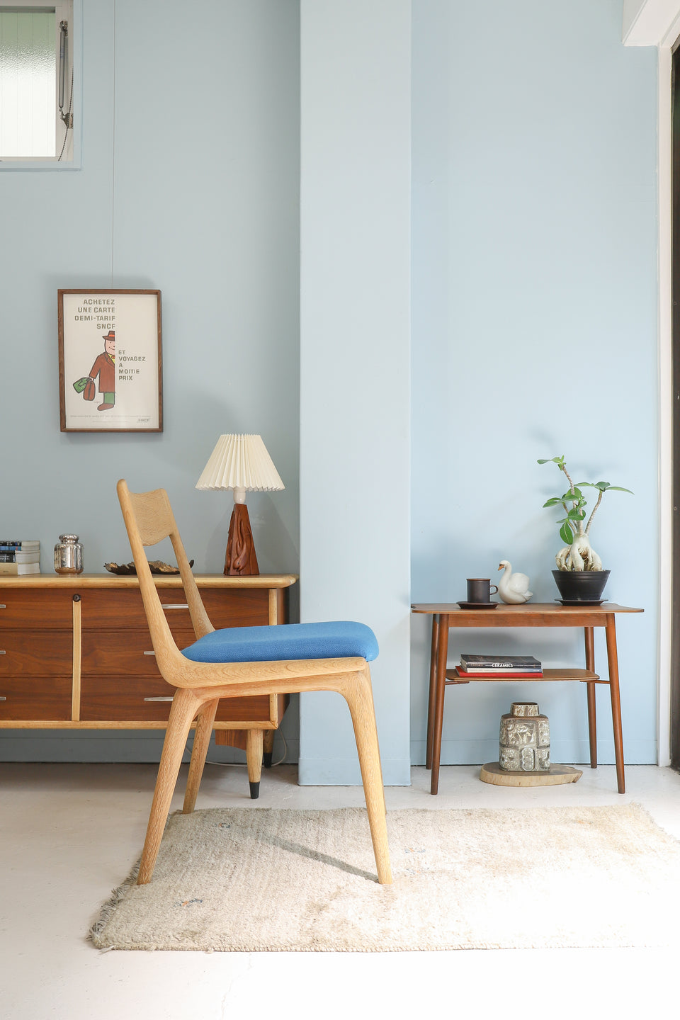 Scandinavian Vintage Side Table with Magazine Rack/北欧ヴィンテージ サイドテーブル マガジンラック付き