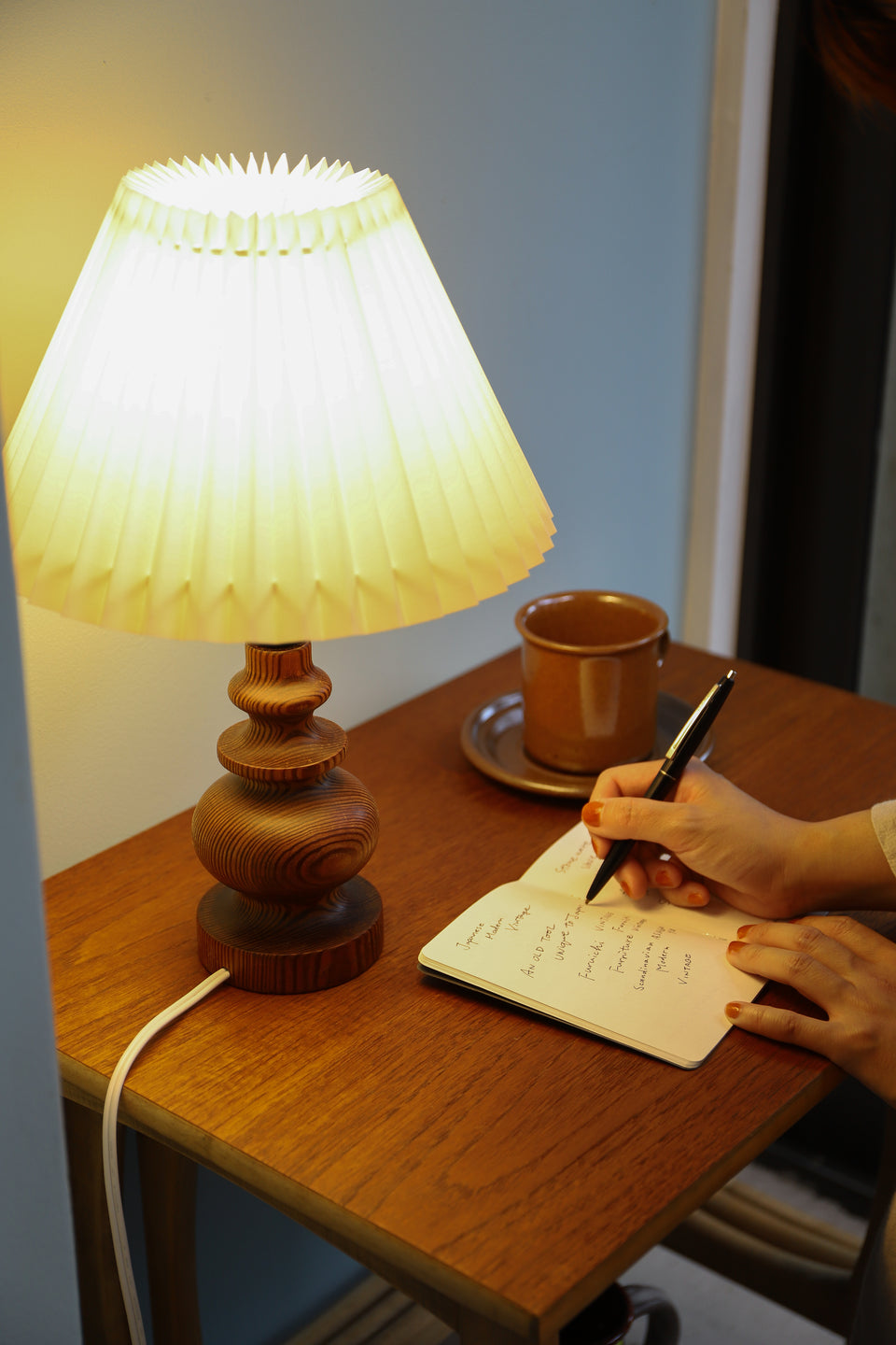 Scandinavian Vintage Pinewood Table Lamp/北欧ヴィンテージ パイン材 テーブルランプ 間接照明