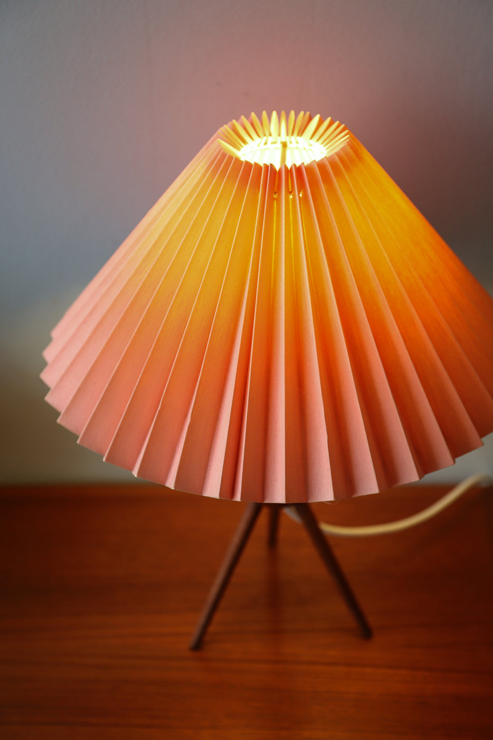 Danish Vintage Teakwood Tripod Table Lamp/デンマークヴィンテージ テーブルランプ チーク材 3本脚 照明 インテリア 北欧モダン