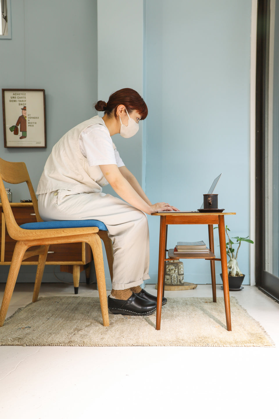 Scandinavian Vintage Side Table with Magazine Rack/北欧ヴィンテージ サイドテーブル マガジンラック付き