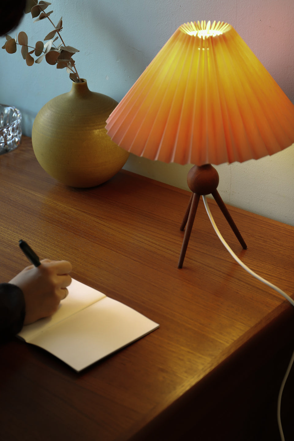 Danish Vintage Teakwood Tripod Table Lamp/デンマークヴィンテージ テーブルランプ チーク材 3本脚 照明 インテリア 北欧モダン