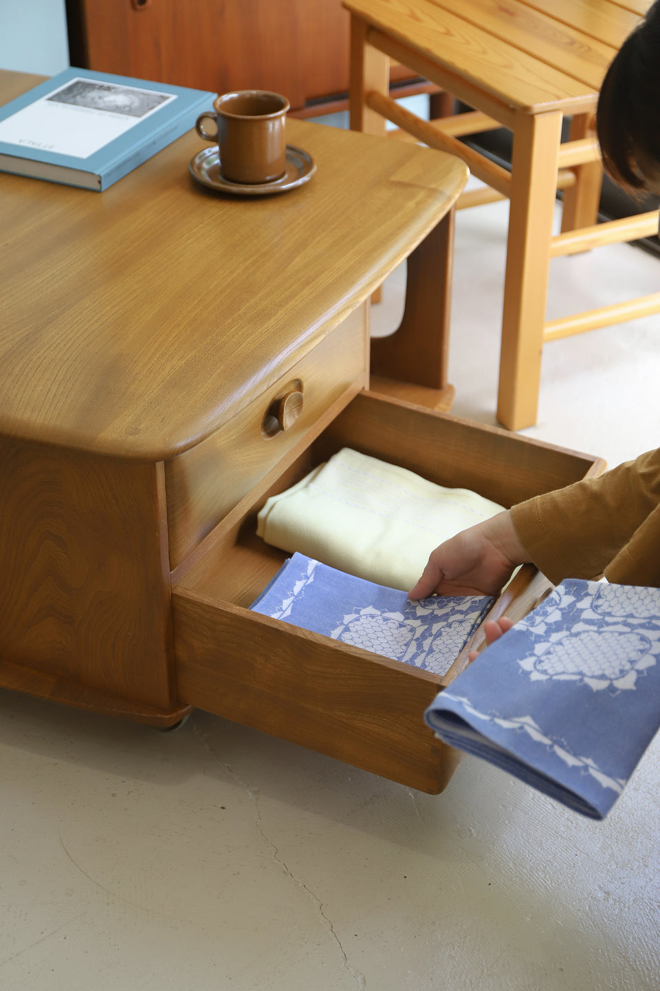 UK Vintage Ercol Pandora Coffee Table/イギリスヴィンテージ アーコール パンドラ コーヒーテーブル