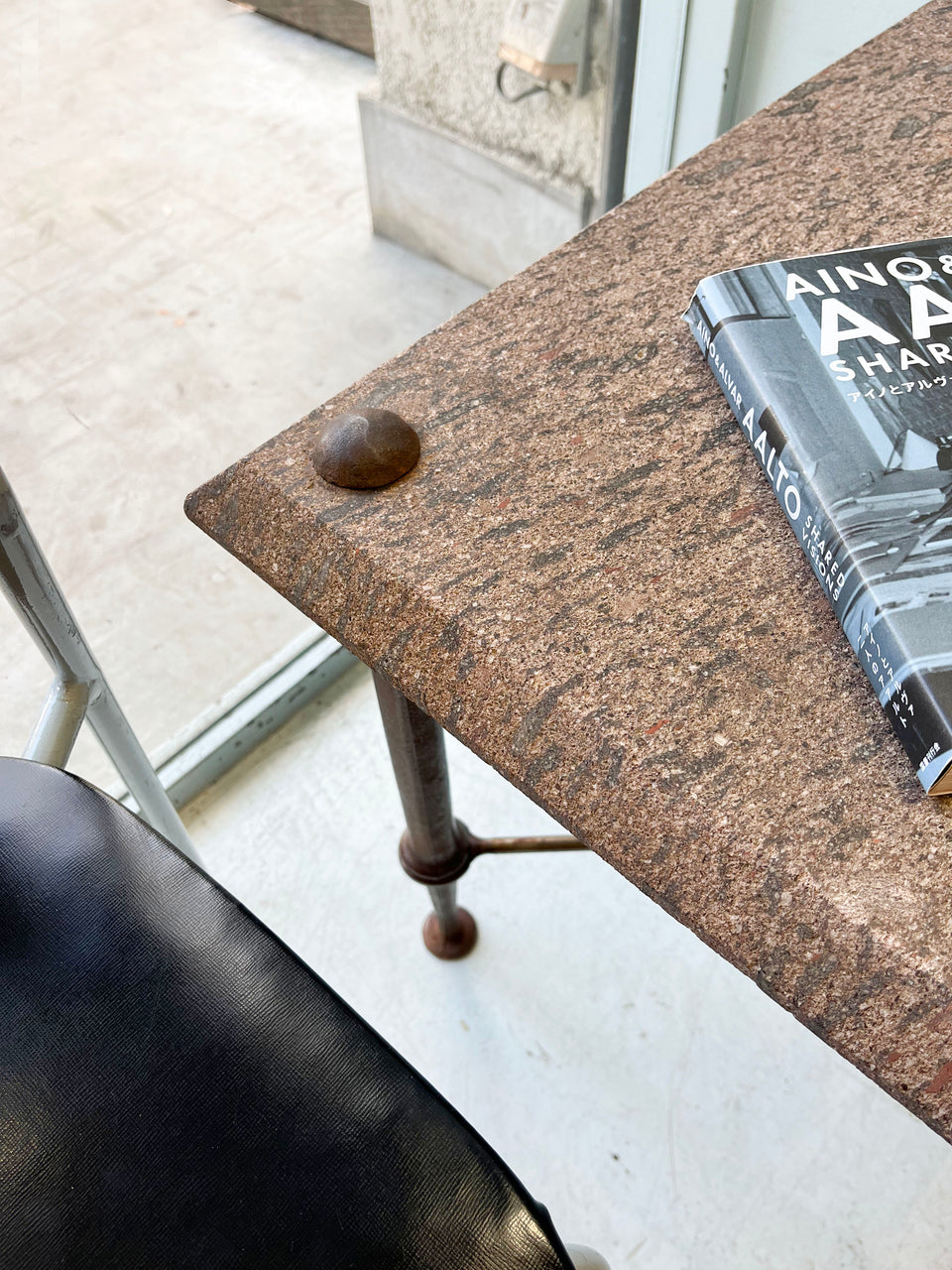 Vintage Stone Top Iron Leg Center Table/ヴィンテージ センターテーブル ストーントップ ミッドセンチュリーモダン