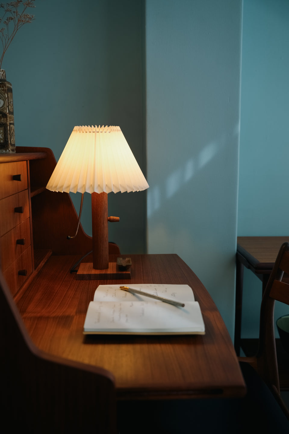 Danish Vintage Teak Table Lamp with Tray/デンマークヴィンテージ テーブルランプ チーク材 トレイ付き 照明 北欧インテリア