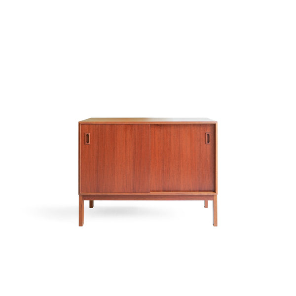 ローボード、ローテーブル、サイドボード、チェスト ブラッシュup① 1Swedish_Vintage_Sideboard_Cab