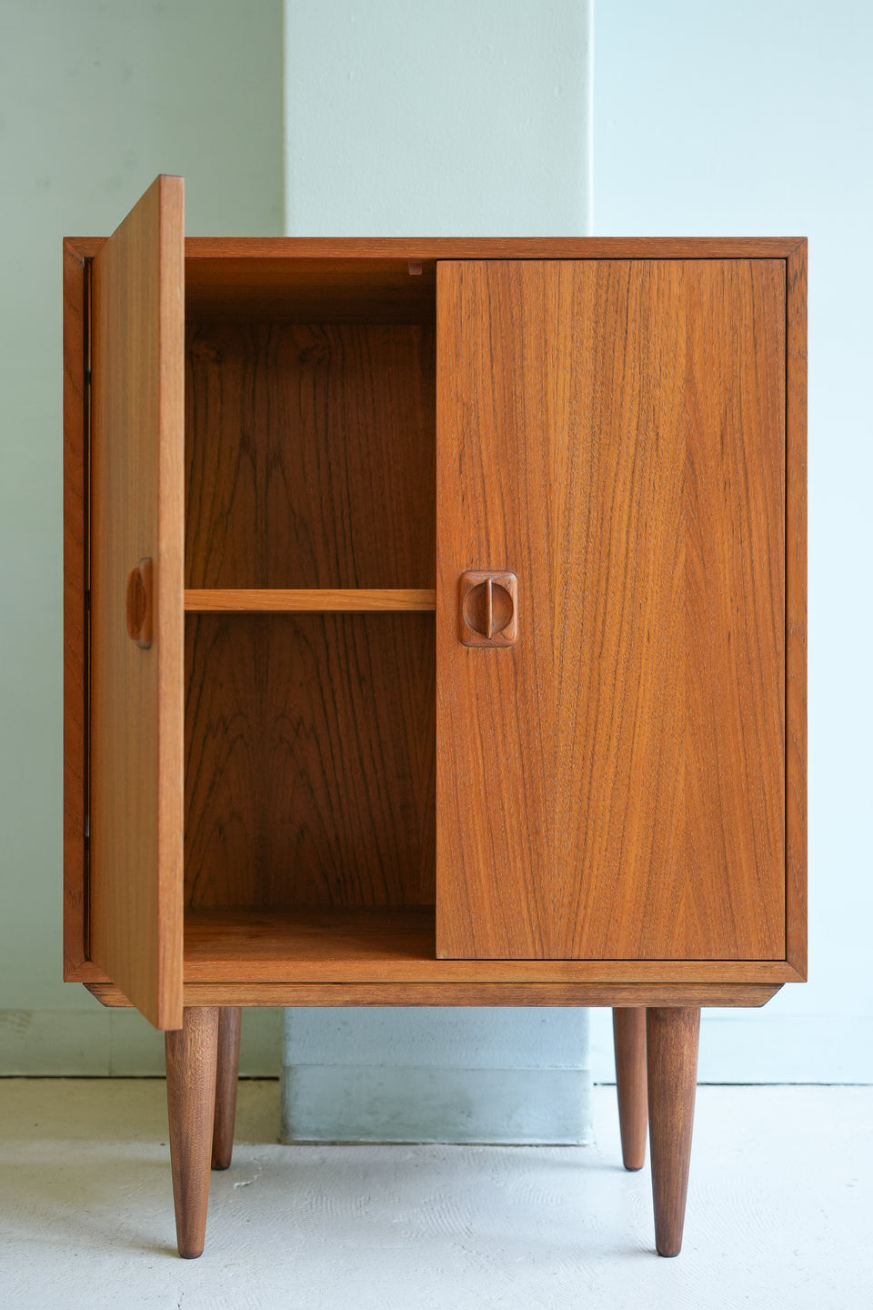 Danish Vintage Small Cabinet Teakwood/デンマークヴィンテージ スモールキャビネット チーク材 北欧家具
