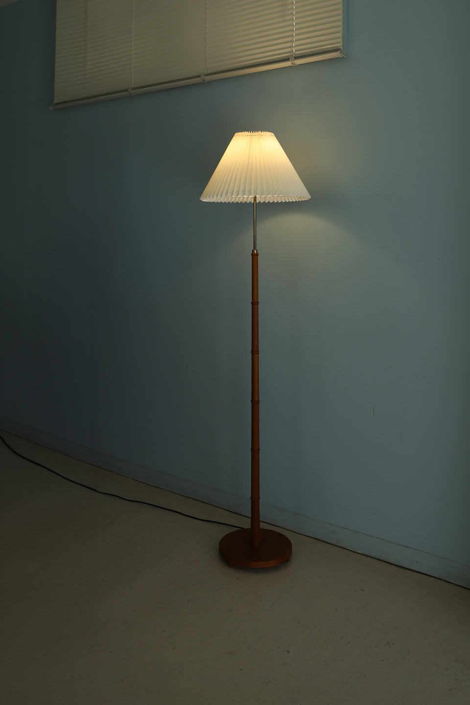 Danish Vintage Floor Stand Light Teakwood/デンマークヴィンテージ フロアスタンドライト チーク材 北欧インテリア