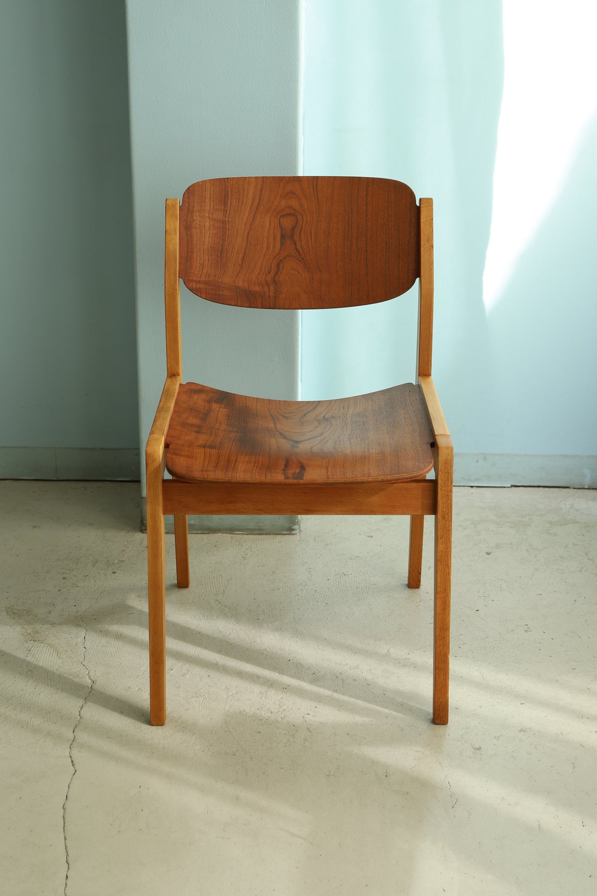 2JapaneseModernTendoBookChair_
