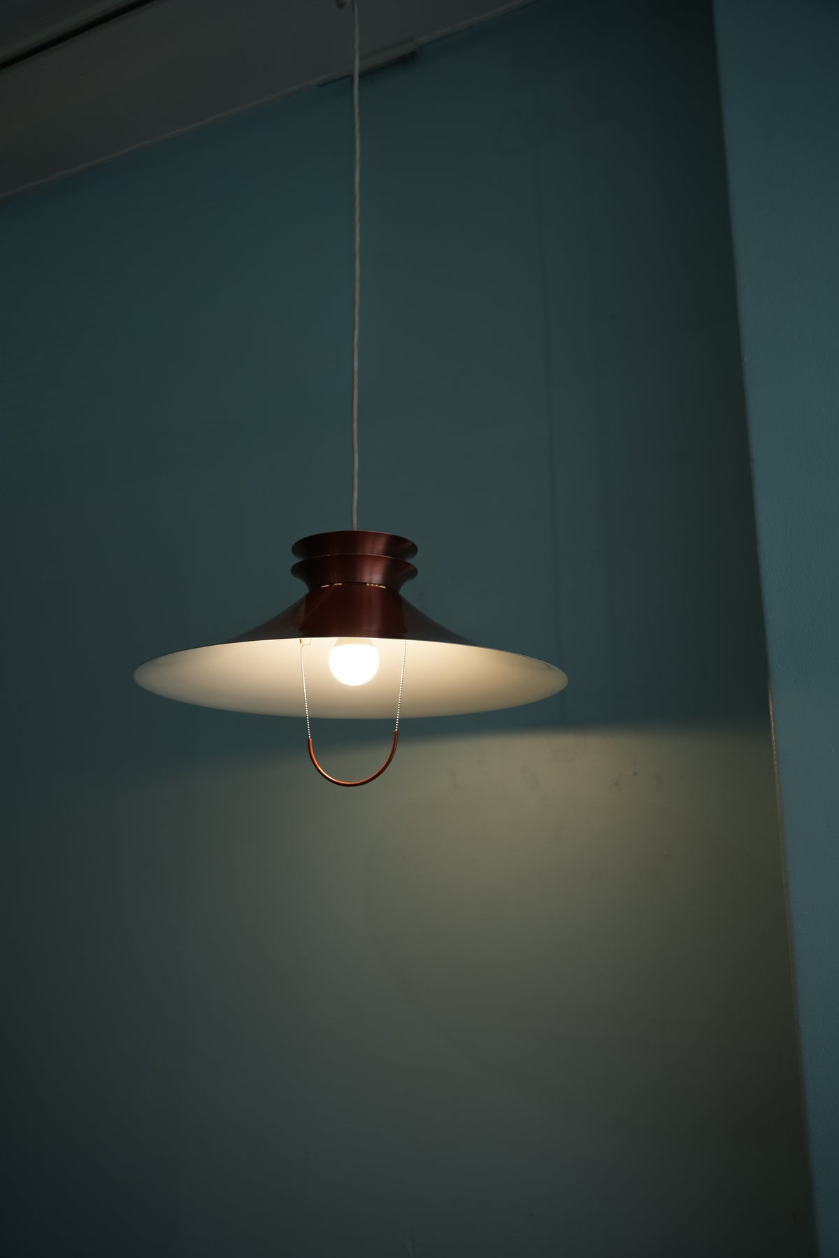 2Toshiba_Vintage_Pendant_Light