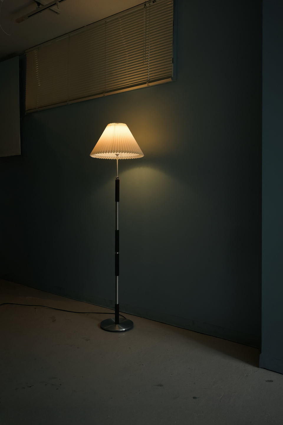 Danish Vintage Floor Stand Light Rosewood × Metal/デンマークヴィンテージ フロアスタンドライト ローズウッド材 照明 北欧インテリア