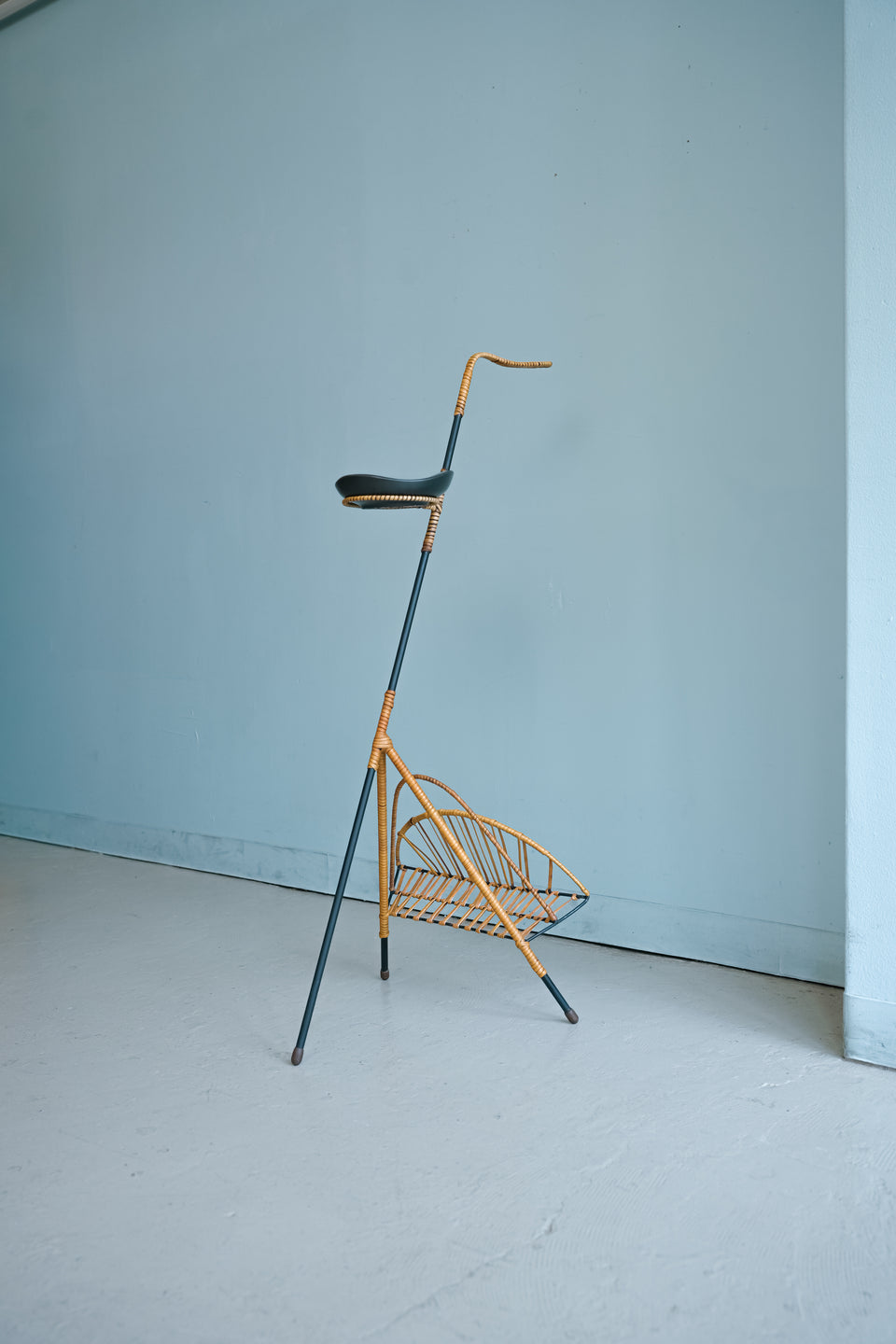 Danish Vintage Magazine Rack with Tray/デンマークヴィンテージ マガジンラック トレイ付き
