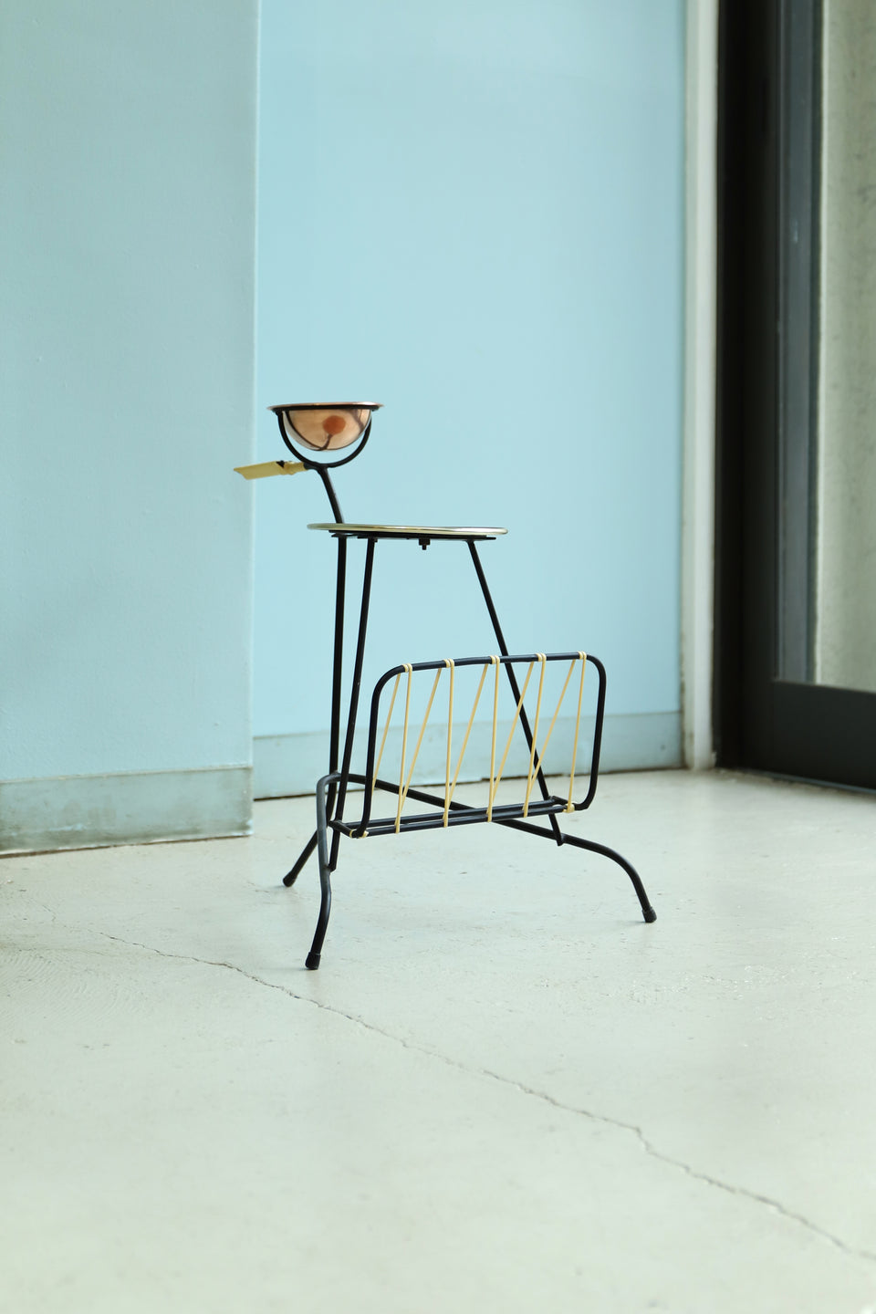 Danish Vintage Side Table with Magazine Rack/デンマークヴィンテージ サイドテーブル マガジンラック付き 北欧インテリア