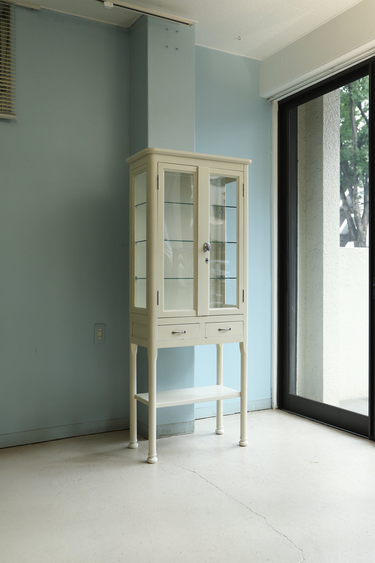 3Japanese_Vintage_Doctor_Cabin