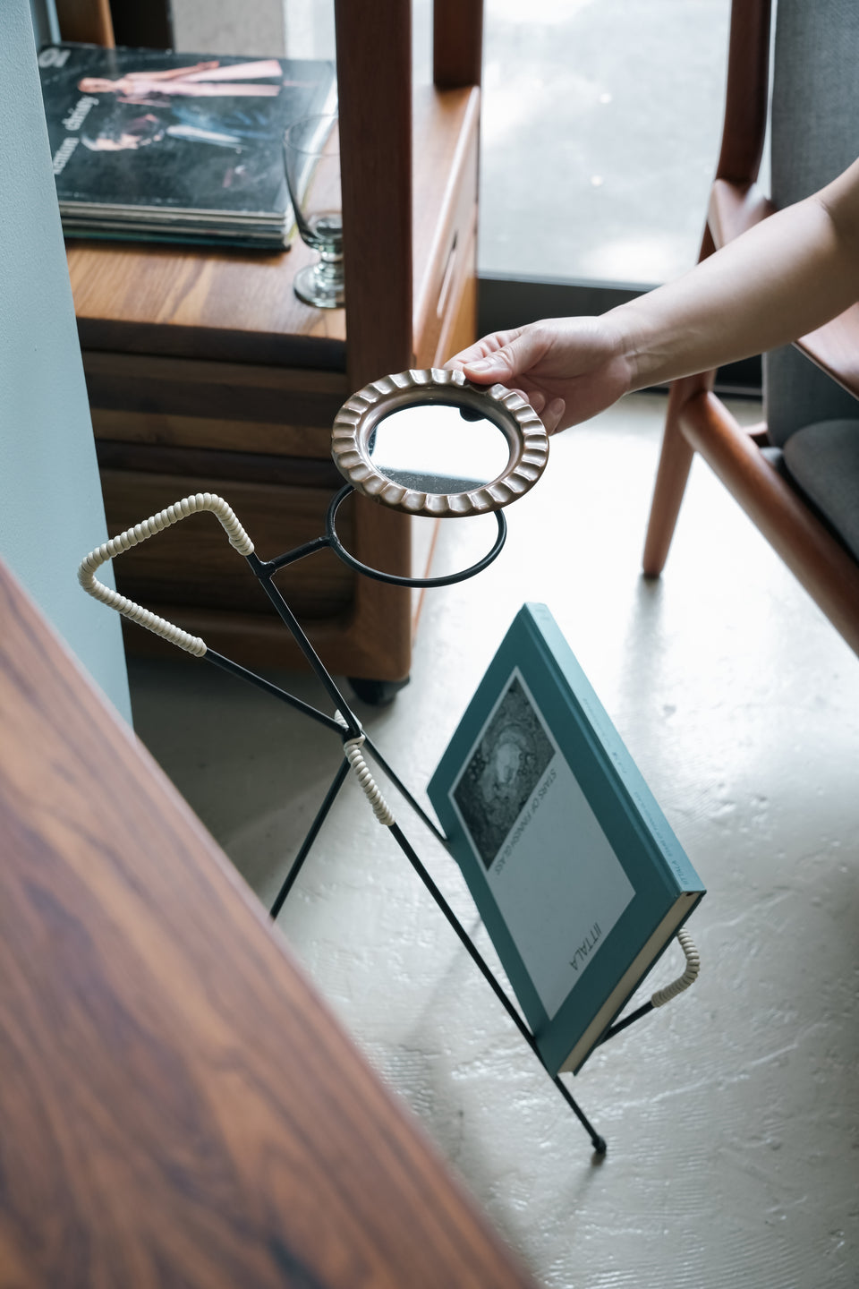 Danish Vintage Magazine Rack with Tray/デンマークヴィンテージ マガジンラック トレイ付き
