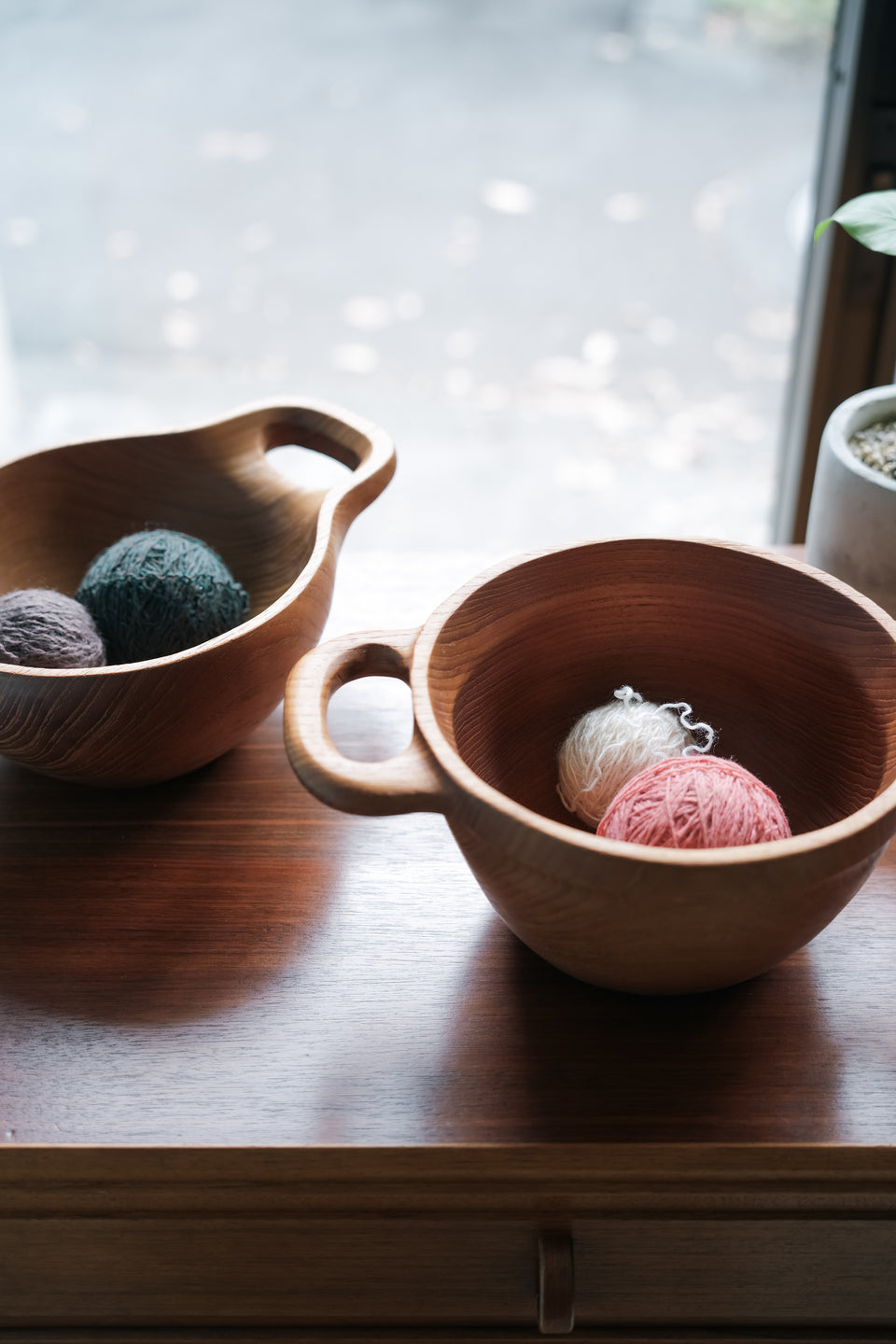Solid Teak Serving Bowl with Handles/チーク材 ハンドル付きサービングボウル
