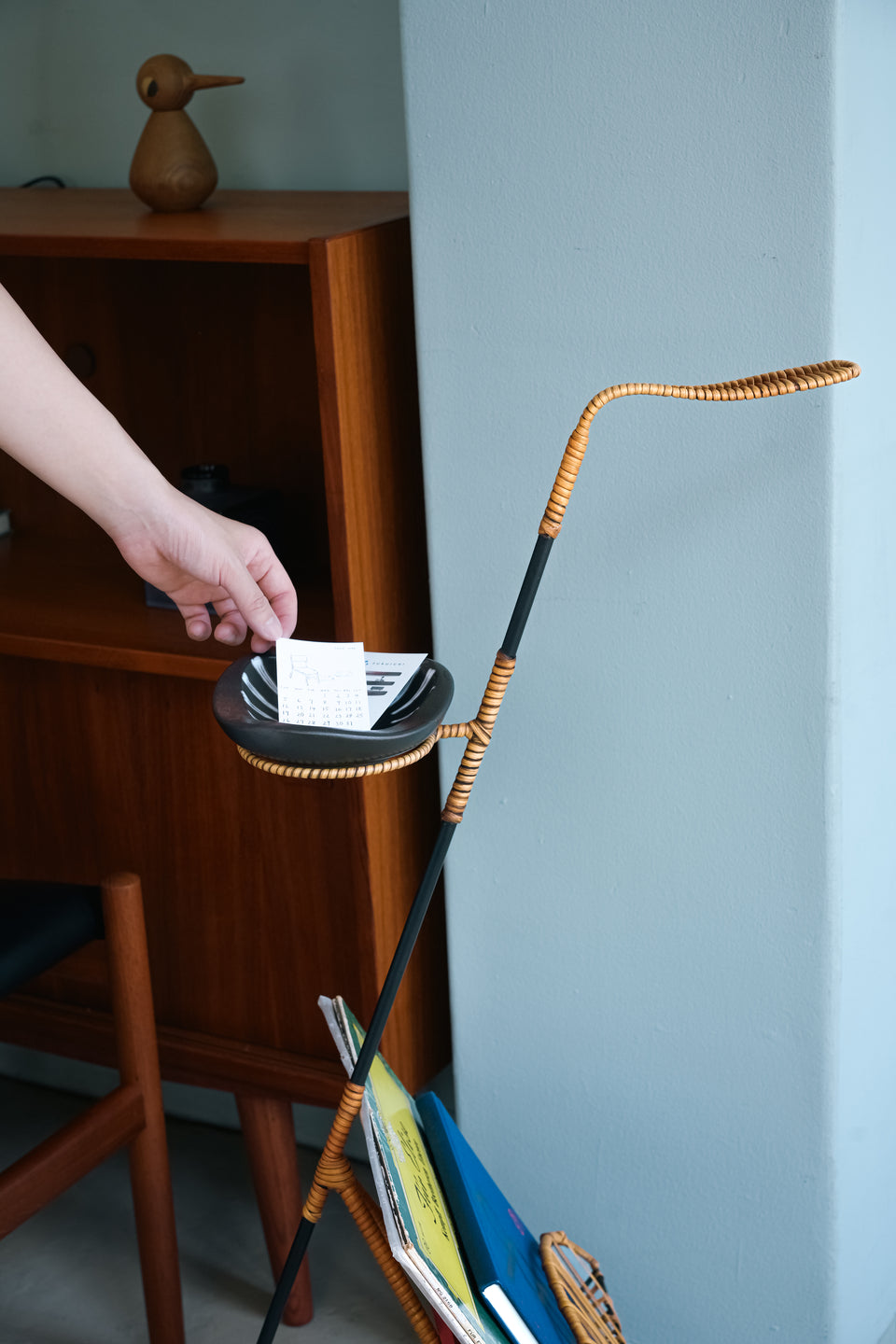 Danish Vintage Magazine Rack with Tray/デンマークヴィンテージ マガジンラック トレイ付き
