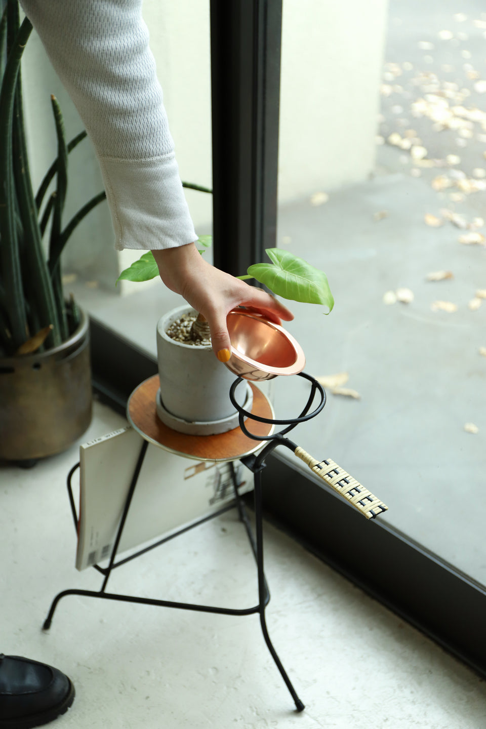 Danish Vintage Side Table with Magazine Rack/デンマークヴィンテージ サイドテーブル マガジンラック付き 北欧インテリア