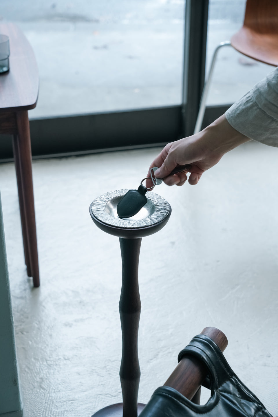 Danish Vintage Rosewood Plant Stand with Pewter Tray/デンマークヴィンテージ プラントスタンド ローズウッド材 トレイ付き
