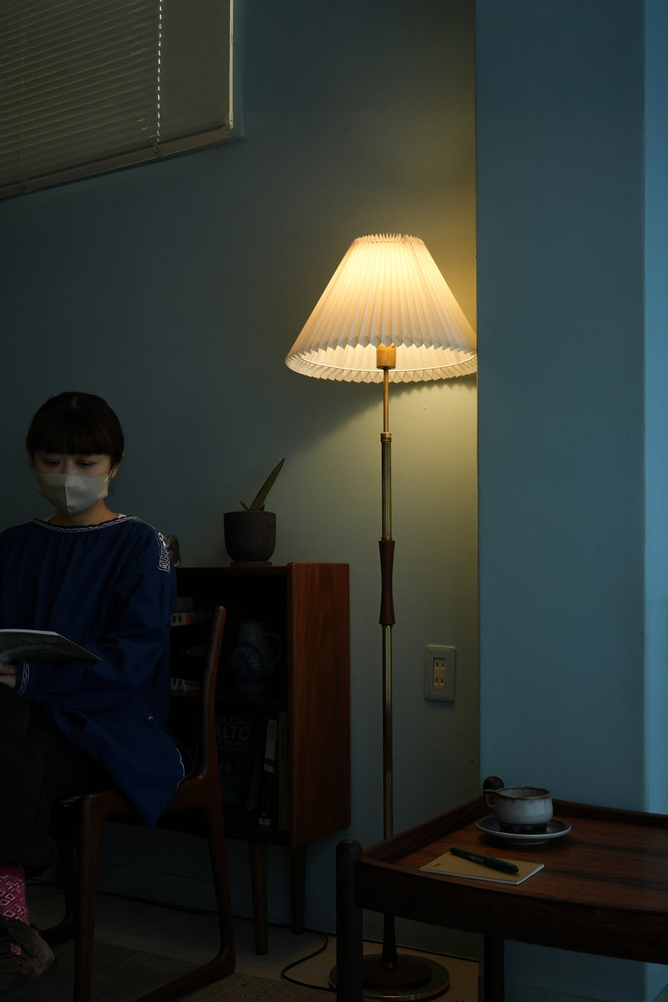 50年代　アンティークフロアスタンド　照明　真鍮　ウッド素材 50年代 アンティークフロアスタンド 照明 真鍮 ウッド素材 50年代