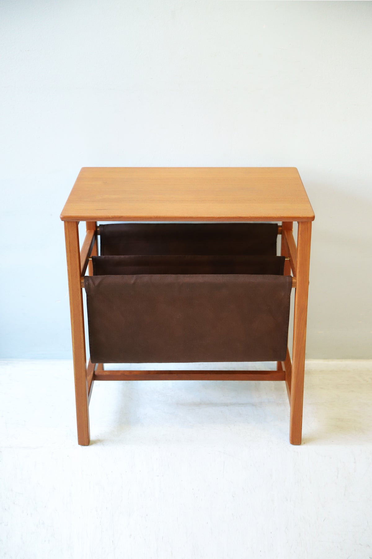 北欧ヴィンテージ サイドテーブル マガジンラック チーク材/Side Table