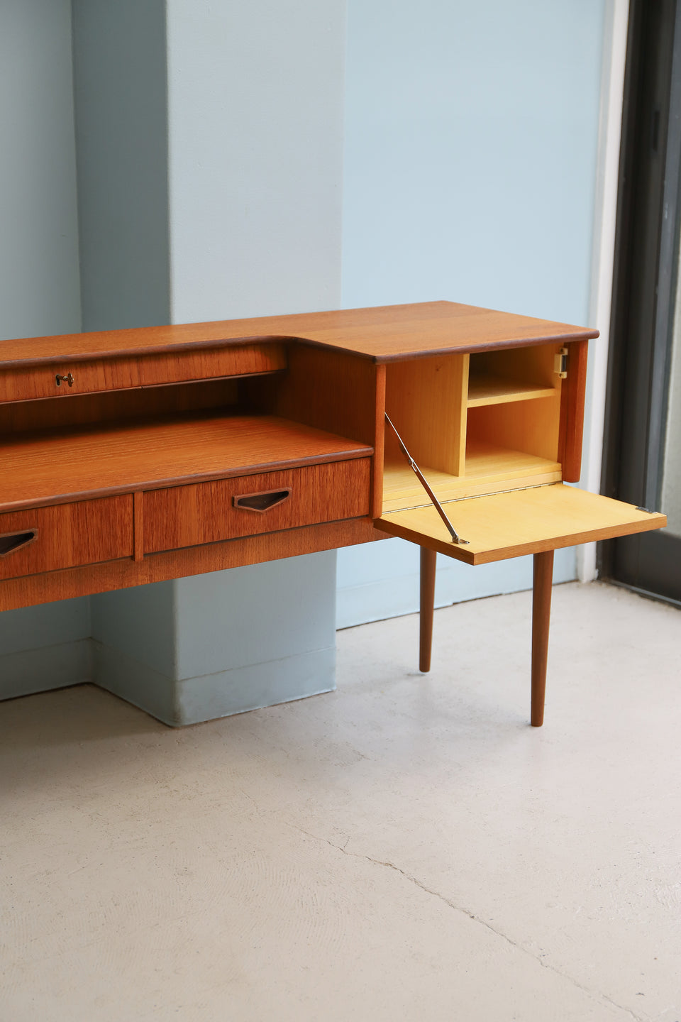Scandinavian Vintage Sideboard Table/北欧ヴィンテージ サイドボード テーブル ドレッサー
