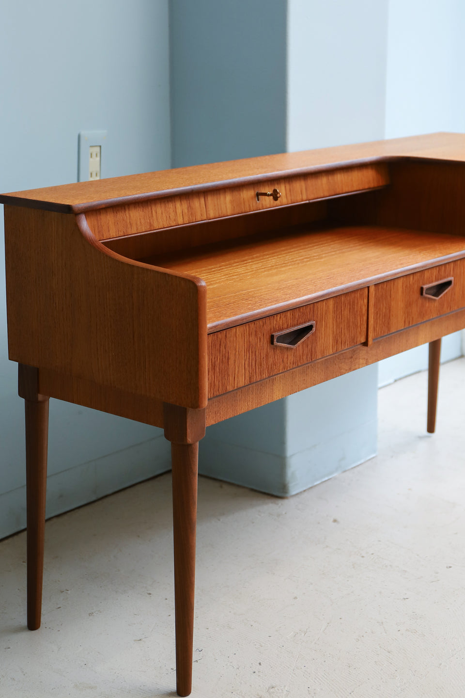 Scandinavian Vintage Sideboard Table/北欧ヴィンテージ サイドボード テーブル ドレッサー