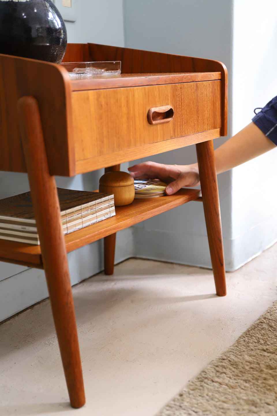 Danish Vintage Side Table with Drawer/デンマークヴィンテージ サイドテーブル 引き出し付き チーク材 北欧家具